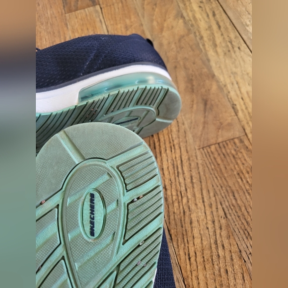 Sketchers Running Walking Shoes Size: 10 - Picture 7 of 9